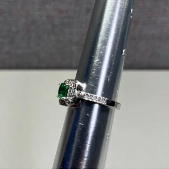 Emerald Ring - Picture 4 of 7